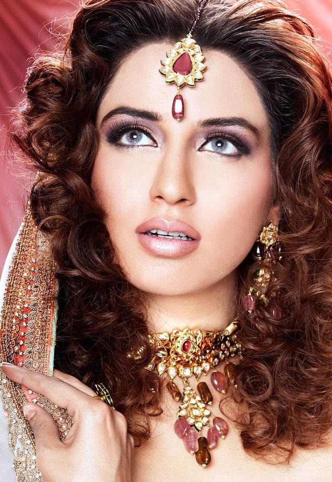 最新新娘发型图片探索自然美景，寻找内心宁静与平和的旅程