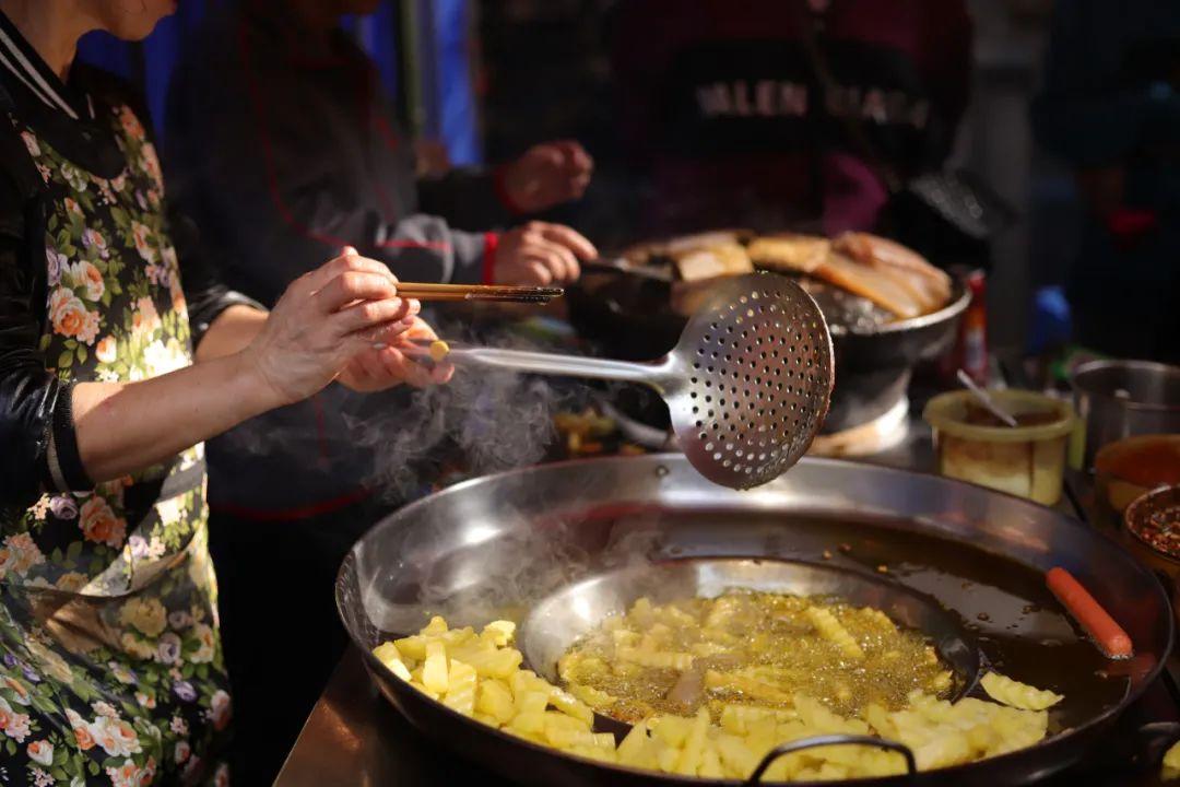 贵州省上户口最新通知及小巷深处的特色小店探索