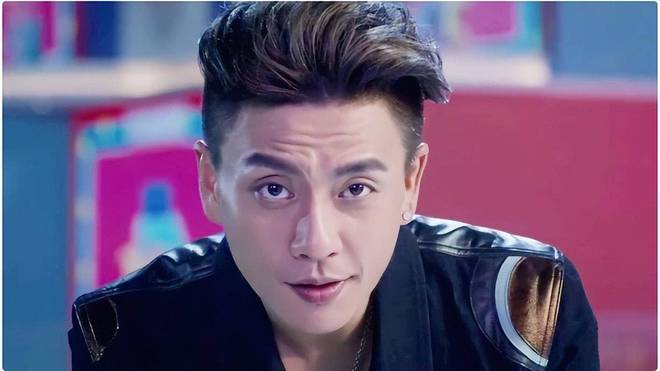 黄宗泽最新发型,潮流引领者的发型变革风采